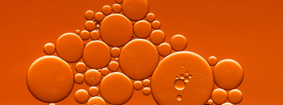 Engine oil with bubbles